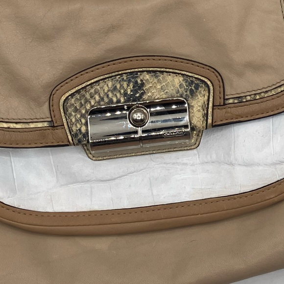 Coach Soho Beige and White Leather Shoulder Bag Charm kristin spectator Hobo - Picture 7 of 12